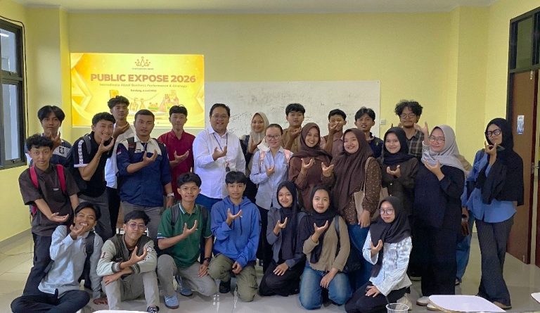 Mahasiswa USTEDI mengikuti workshop literasi investasi saham dan analisis fundamental