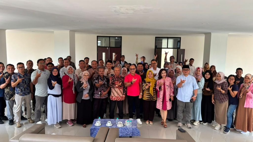 Kuliah Umum Internasional USTEDI bersama Parallaxnet dan IDEABI memperkuat kolaborasi global