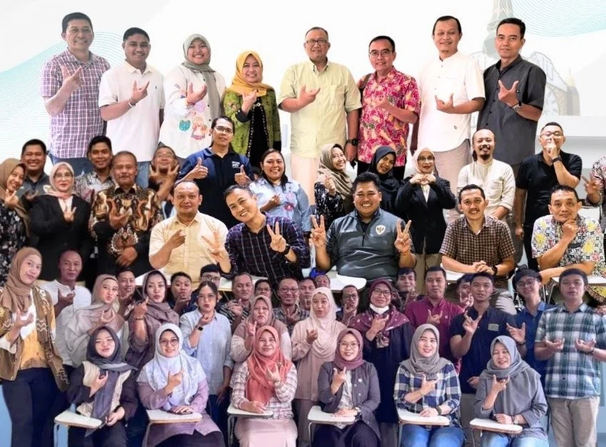 Kuliah Offline MM USTEDI mahasiswa Magister Manajemen mengikuti pembelajaran tatap muka di kampus