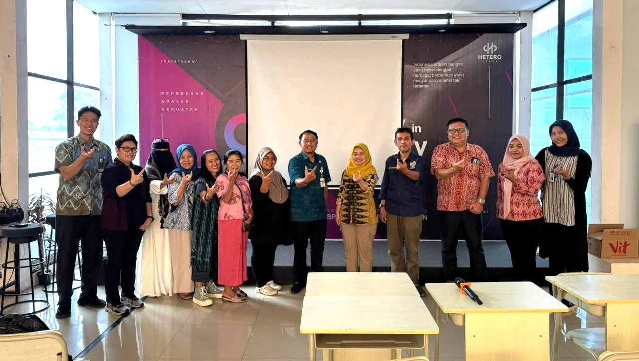 Pelatihan Display Produk UMKM oleh USTEDI bersama Balatkop UKM Jawa Tengah di Hetero Space Semarang.