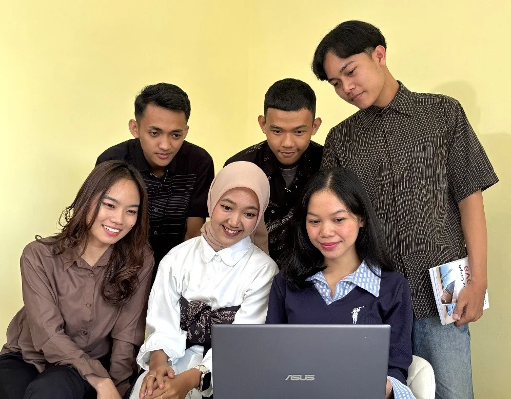 Rupiah Melemah Mahasiswa USTEDI saat mengikuti wawancara mengenai kondisi ekonomi dan pengelolaan keuangan