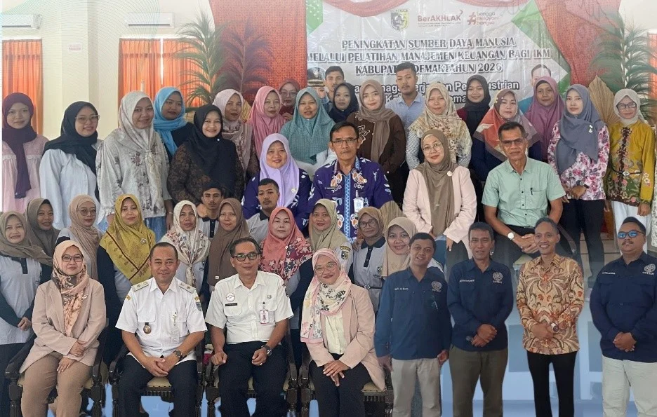 Kolaborasi USTEDI Disnakerind Demak dalam pelatihan manajemen keuangan dan digital marketing bagi pelaku IKM