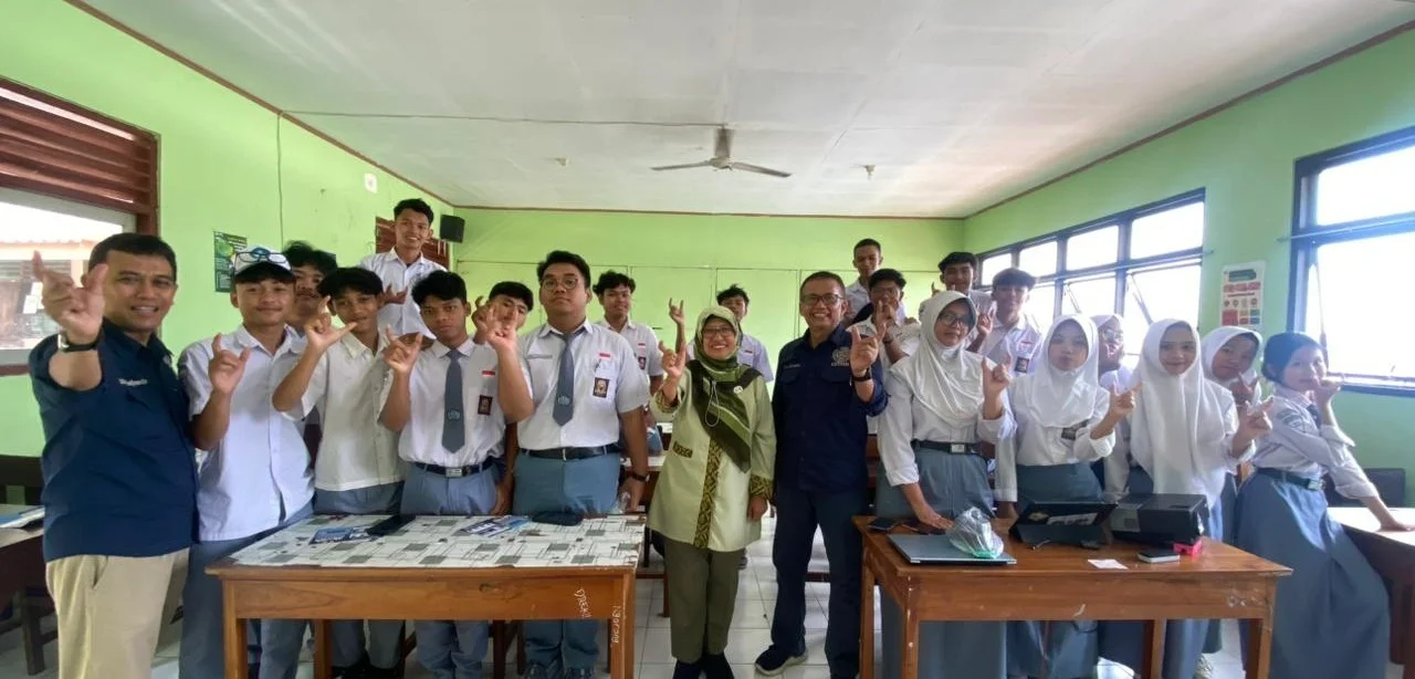 USTEDI Goes to School 2026 di SMK Semarang memberikan sosialisasi studi lanjut kepada siswa.