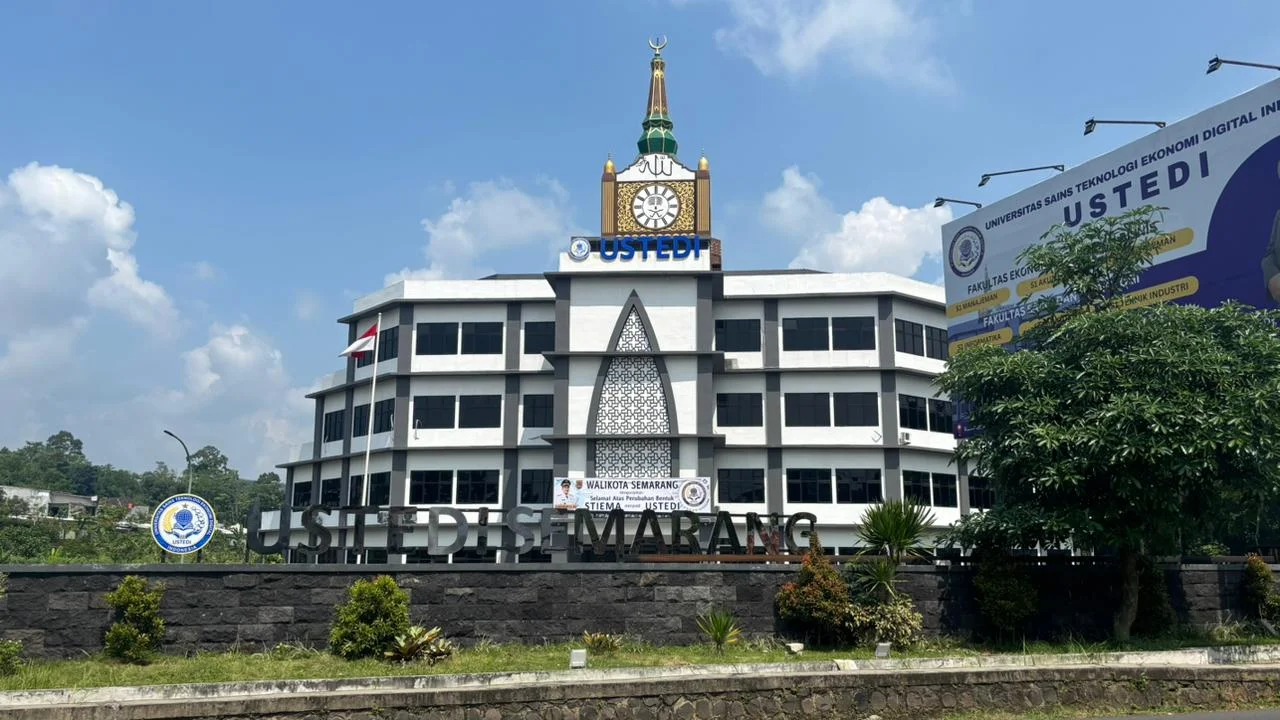 Transformasi STIE Semarang menjadi USTEDI sebagai universitas berbasis sains teknologi ekonomi digital